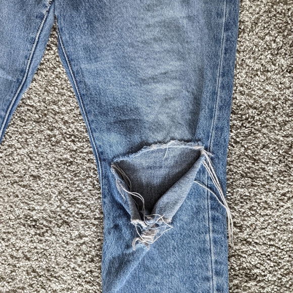 Distressed Levi Frayed Hem Jeans - Picture 4 of 8